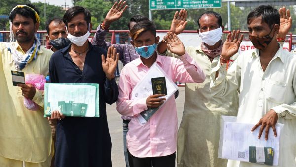 Pakistan expands COVID-19 restrictions amid burden on health system