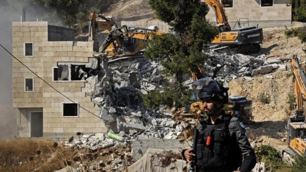 Israel demolishes houses 
