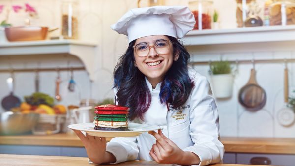Aysha Al Obeidli_designs a dessert for Etihad Airways' UAE 50 celebrations Etihad Collaborates With Local Talent to Showcase the ‘Values That Unite’ in Celebration of UAE 50