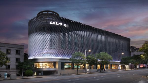 Kia360 exterior at night. KIA360 Reopens In Seoul As Immersive Space For Experiencing Future Mobility Solutions, Lifestyles