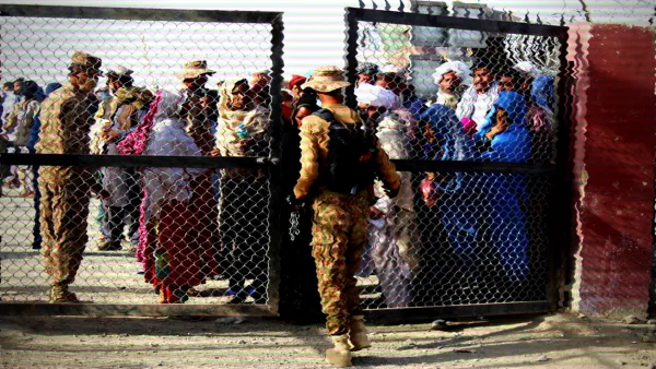 Afghans by Pakistan border