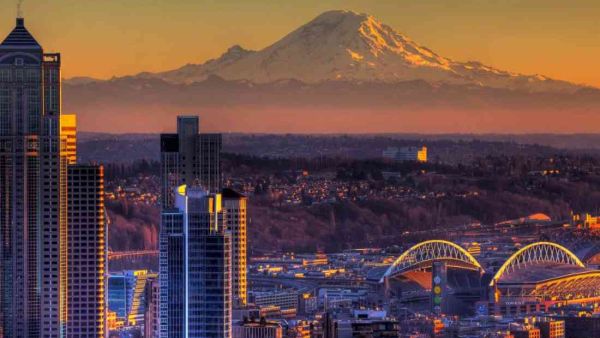 يمكن القول إن Space Needle هو الرمز الأكثر شهرة في سياتل