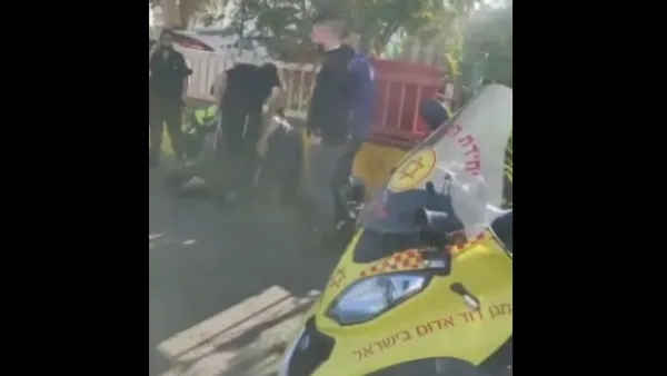 القدس.. طعن سائق حافلة فلسطيني من قبل شبان يهود