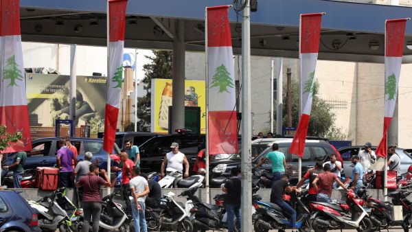 عبر نحو 40 صهريح وقود الحدود العراقية السورية تحت حماية الحرس الثوري والمليشيات الموالية له