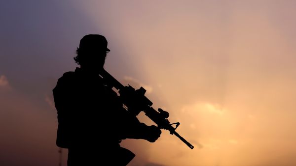 Taliban closes Afghanistan's main crossing point with Pakistan