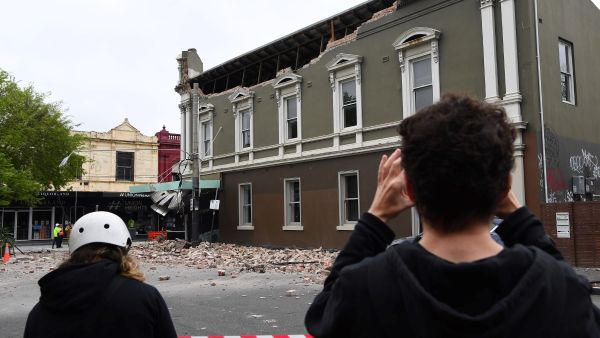 strong earthquake shake Ausatralia