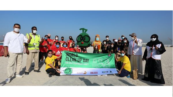 Dubai Municipality Dulsco and GEMS Education organize a cleanup Campaign. Dubai Municipality, Dulsco And Gems Education Organised Cleanup Campaign At Jumeirah Public Beach