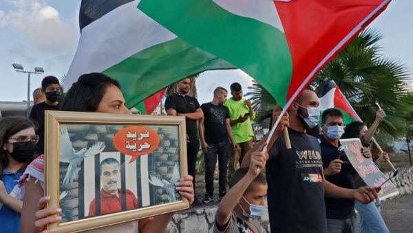 Arab Israeli protesters demonstrate in the mostly Arab city of Umm al-Fahm 