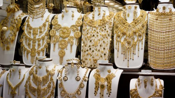 سجل سعر الجرام عيار 24 نحو  212.45 درهم إماراتي أسعار الذهب في الإمارات ترتفع بشكل طفيف اليوم