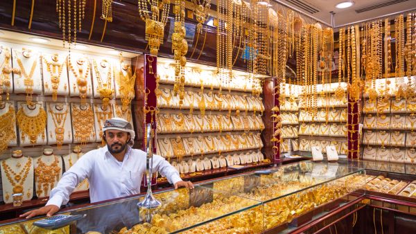 أسعار الذهب في الإمارات تسجل انخفاضاً من جديد  