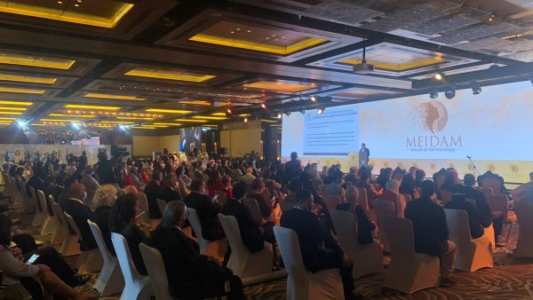 خلال الحدث الحكمة تشارك في مؤتمر ومعرض الشرق الأوسط الدولي السادس للأمراض الجلدية وطب التجميل "ميدام 2021" بدبي