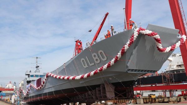 تدشين السفينة "الأبرار فويرط" من نوع LCT80