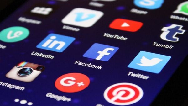 ديكتاتورية "السوشيال ميديا"