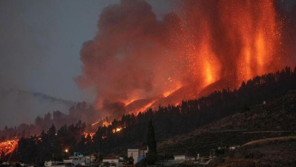 Mount Cumbre Vieja destroys in its wake 