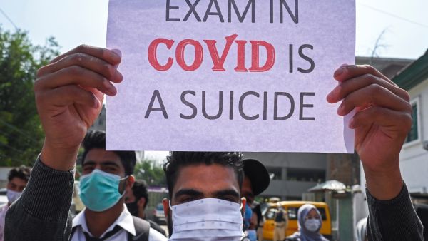 India's COVID-19 daily deaths, cases decreased