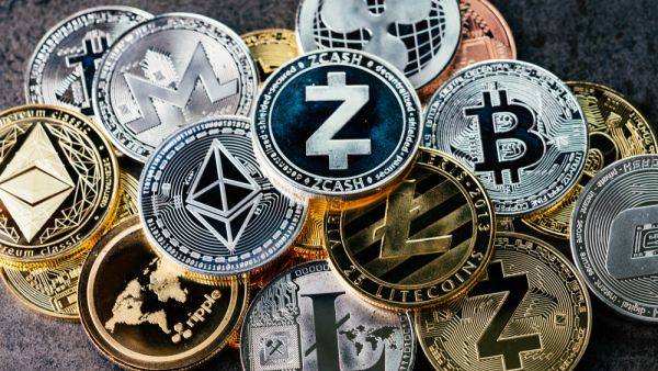 ارتفاع طفيف يسيطر على العملات الرقمية اليوم 