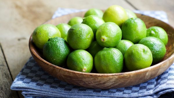 الليمون الأخضر..ثمرة حمضية ذات فوائد قوية