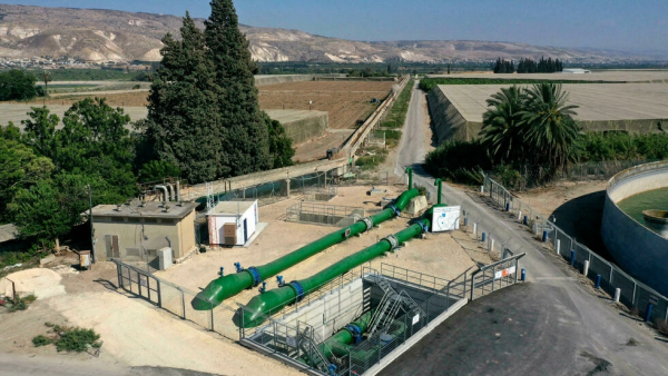 Israel supplies water to Jordan 