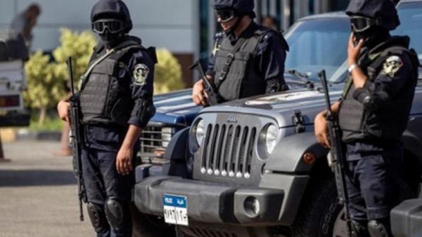 عناصر من الأمن المصري