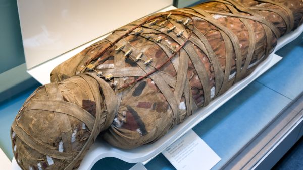 Researchers say eerily well-preserved Bronze Age mummies uncovered