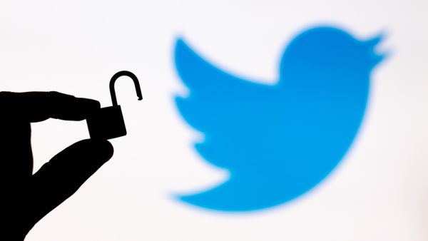 Trump ask court to reopen his Twitter account