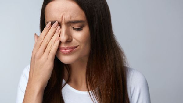 جفاف العين والفم معًا..ما السبب وراء ذلك؟
