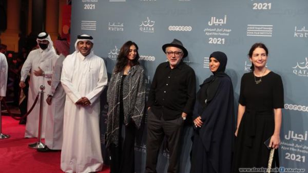  نخبة من كبار الضيوف تطل على السجادة الحمراء