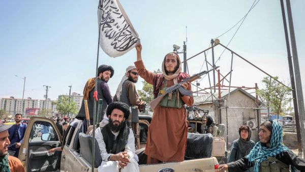 وفد رفيع المستوى من حكومة طالبان يزور باكستان