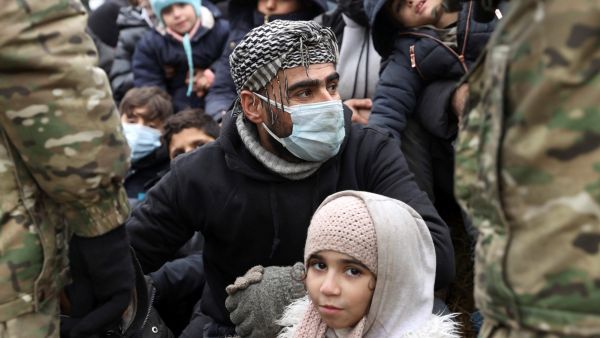 Dozens of migrants have been detained after crossing into Poland from Belarus, Warsaw said on November 14, warning of a possible larger breakthrough ahead of an EU meeting to widen sanctions on Belarus. (Photo by Oksana MANCHUK / BELTA / AFP) 571 Iraqi citizens are between Belarus and Poland