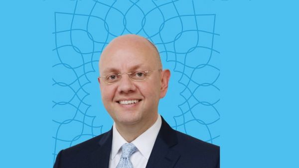 الدكتور عمّار صفر- المدير الطبي واستشاري في طب العيون يسلط مستشفى مورفيلدز دبي الضوء على أهمية فحوصات العيون وممارسة الرياضة للوقاية من مرض السكري والسيطرة عليه