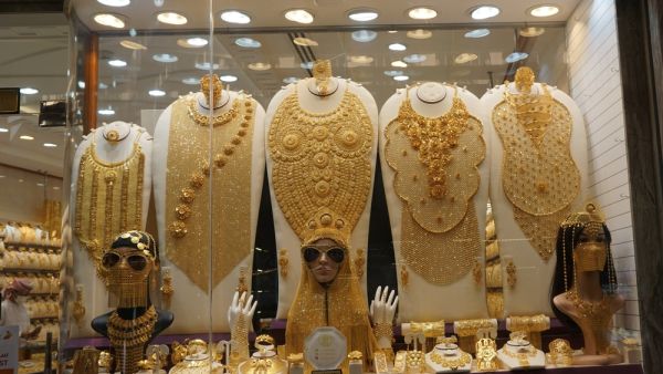 أسعار الذهب في الإمارات تسجل انخفاضاً اليوم 