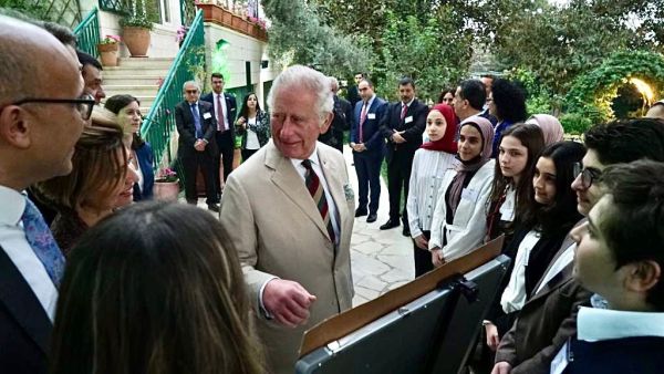  زار أمير ويلز محل إقامة السفير البريطاني للاطلاع على أعمال برنس ترست إنترناشونال في الأردن ولقاء الشباب الخريجين.