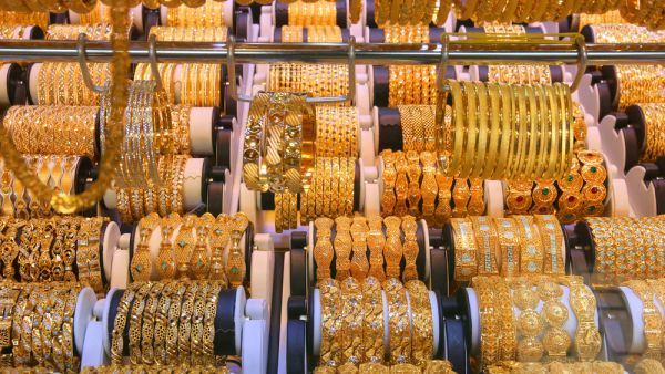 أسعار الذهب في الإمارات ترتفع اليوم 
