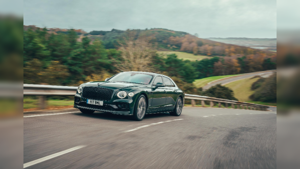 تناغمٌ متميّزٌ بين التصميم الراقي والحِرَفية العالية مع تلاقي عالمَي Bentley Motors و’أسبوع دبي للتصميم‘