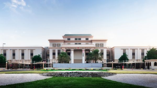 جامعة أبوظبي تحصل للمرة الثانية على الاعتماد من النظام الأوروبي لتطوير الجودة الأكاديمي الرائد عالميًا في مجال تعليم إدارة الأعمال   