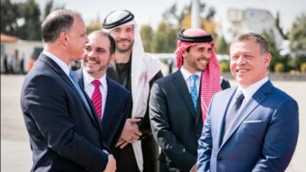 الملك عبدالله برفقة اشقائه 