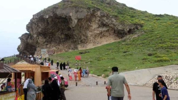 كهوف ظفار بعُمان.. قِبلة عشاق المغامرة