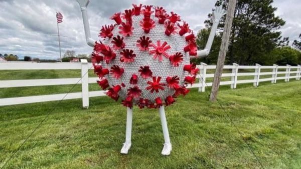 وكانت دولة الامارات قد احتفلت بانها قدمت لقاحا لكافة سكانها بمعني ان نسبة التطعيم بلغت 100%