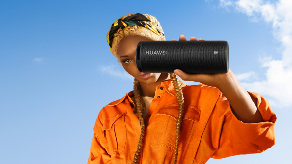 HUAWEI Sound Joy. أفضل مكبرات صوت محمولة ذكية إذا كنت تريد صوتا رائعا:HUAWEI Sound Joy التى تم تصميمها مع Devialet بعمر بطارية 26 ساعة تتصدّر القائمة
