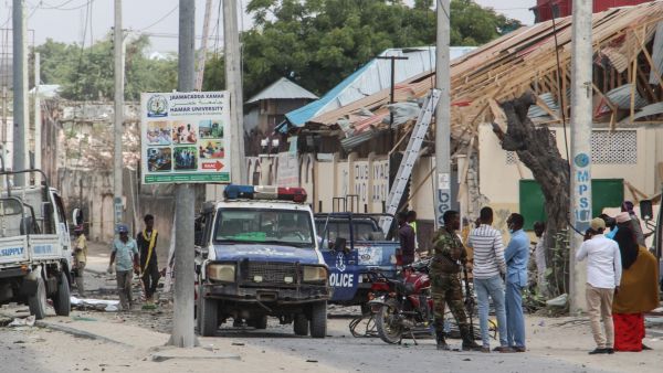 Bomb blast in restaurant in Somalia kills at least 5, leaving 6 injured