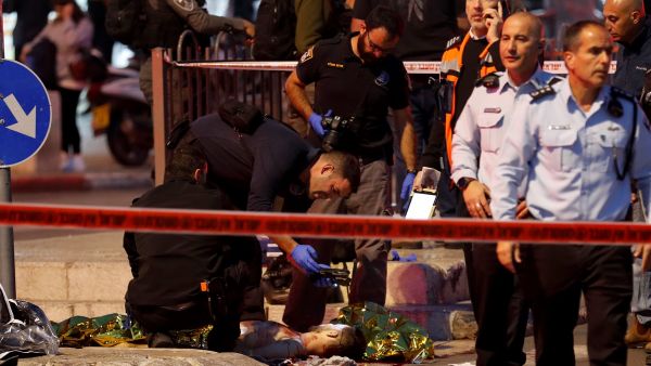 Israeli police shoot to death an injured Palestinian youth