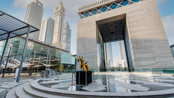 سوق دبي يمدد ساعات التداول مطلع 2022