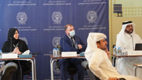 تواصل مباشر لدارسي الماجستير مع سعادة لولوة الخاطر مساعد وزير الخارجية ضمن برنامج الدراسة