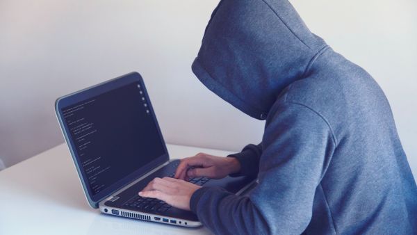 خسائر الشركات المتوسطة قد تصل إلى 17,000 دولار أمريكي سنوياً بسبب الاحتيال تقرير: ثلث الموظفين فقط لا يحتالون على شركاتهم