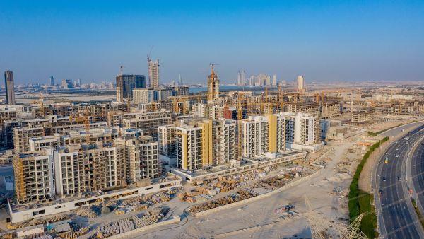 اتفاقية تجمع بين الطرفين تضمن لعزيزي الحصول على منتجات وخدمات الطاقة عالية الكفاءة والشهيرة عالمياً من أيرلندا عزيزي تتعاون مع إيتون الأيرلندية لتوفير المفاتيح الكهربائية لمشروعها ريفيرا