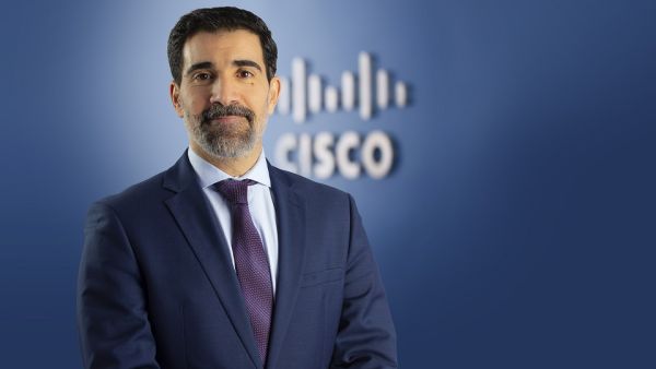 أسامة الزعبي، الرئيس التنفيذي للتقنية لدى شركة سيسكو في الشرق الأوسط وأفريقيا الشبكة كخدمة: الدروس المستفادة من تقرير سيسكو لاتجاهات الشبكات العالمية لهذا العام