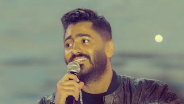 Tamer Hosny Hilariously Answers the Phone of a Fan's Friend on Stage (Video)