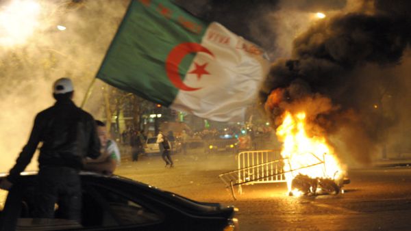 احتفالات الجزائريين في فرنسا بكأس العرب