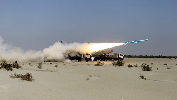 صواريخ باليستية في إيران