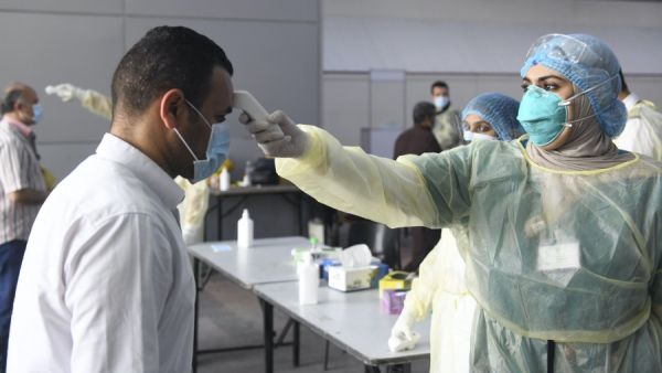 تطبيق الحجـر المنزلي لمدة عشرة أيام على القادمين إلى الكويت